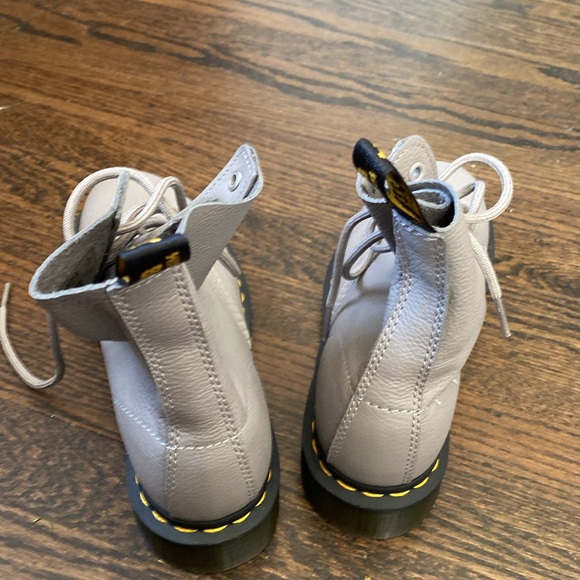 Grey soft leather dr martens. - Picture 4 of 4